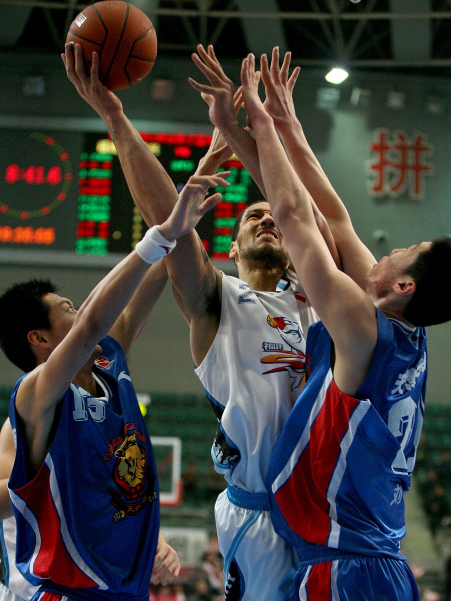 迈阿密热火迎CBA常规赛关键赛；转会期官宣签约；话题不断；训练强度明显提升的简单介绍