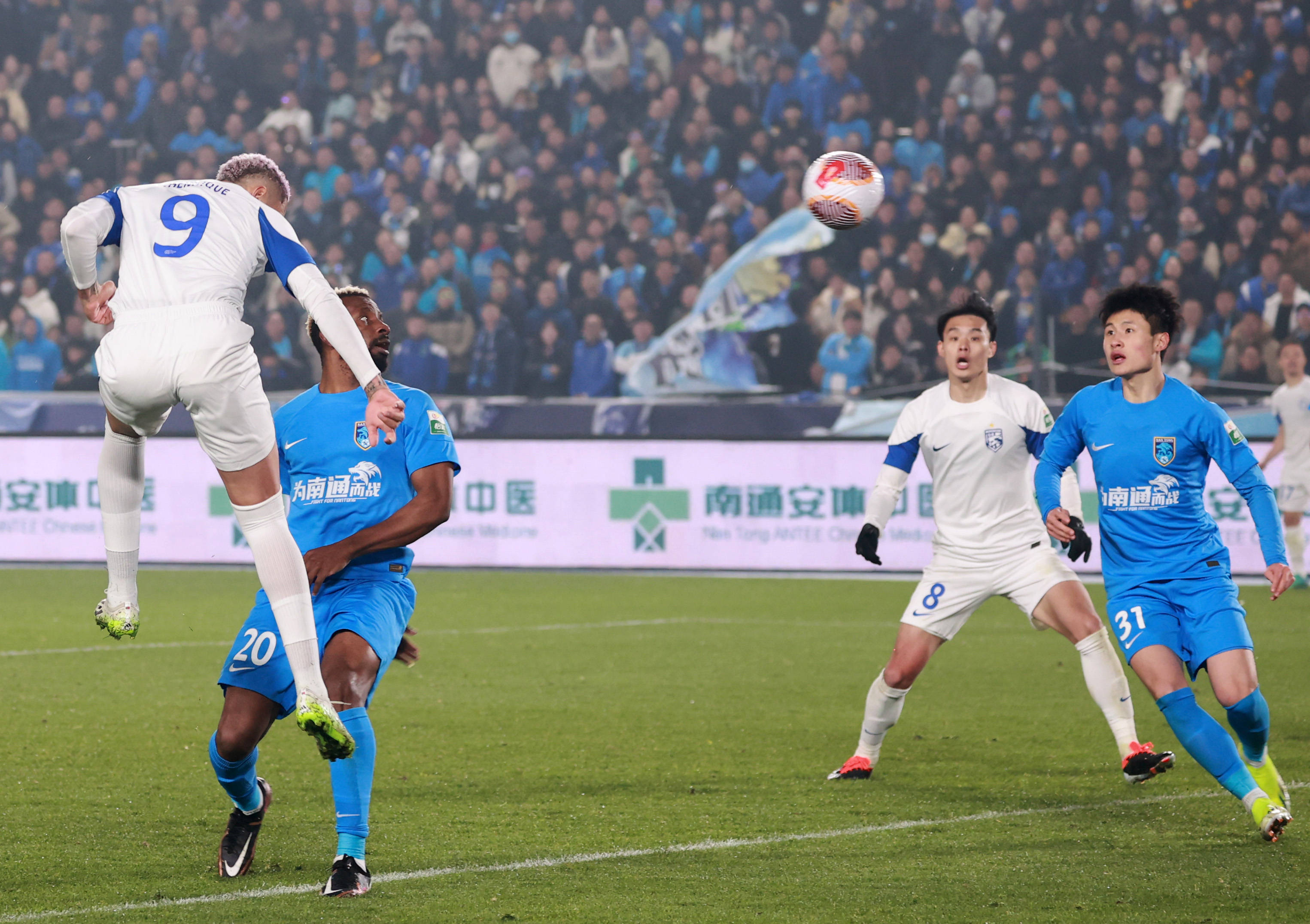 爱游戏在线入口 -上海海港赛后防线松动,志在全明星赛名次提升,悬念犹存,年轻球员得到机会