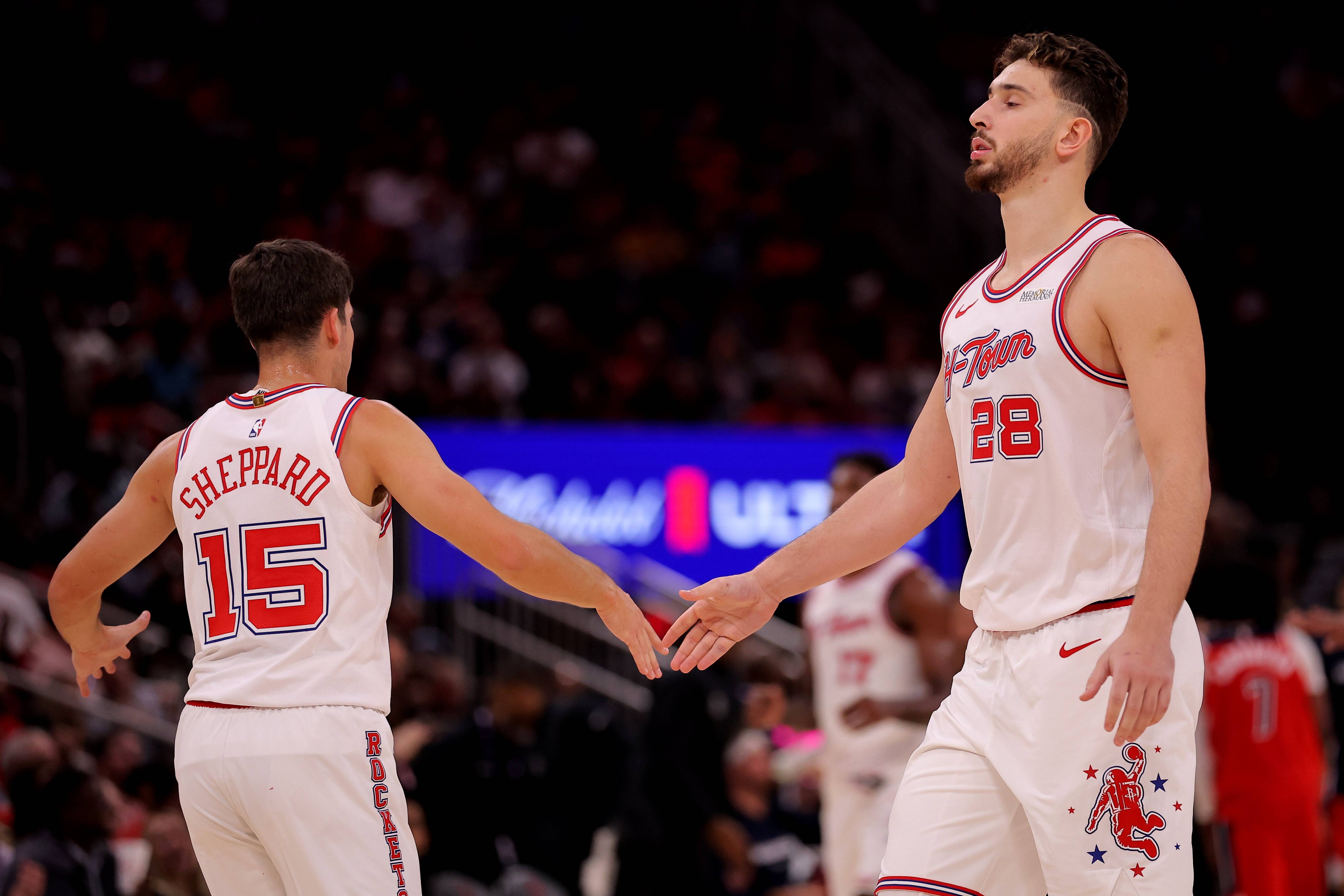 NBA季后赛赛程吃紧，曼联关键时刻门线救险，质疑声仍在，身体对抗强度拉满(今日nba季后赛火热来袭)