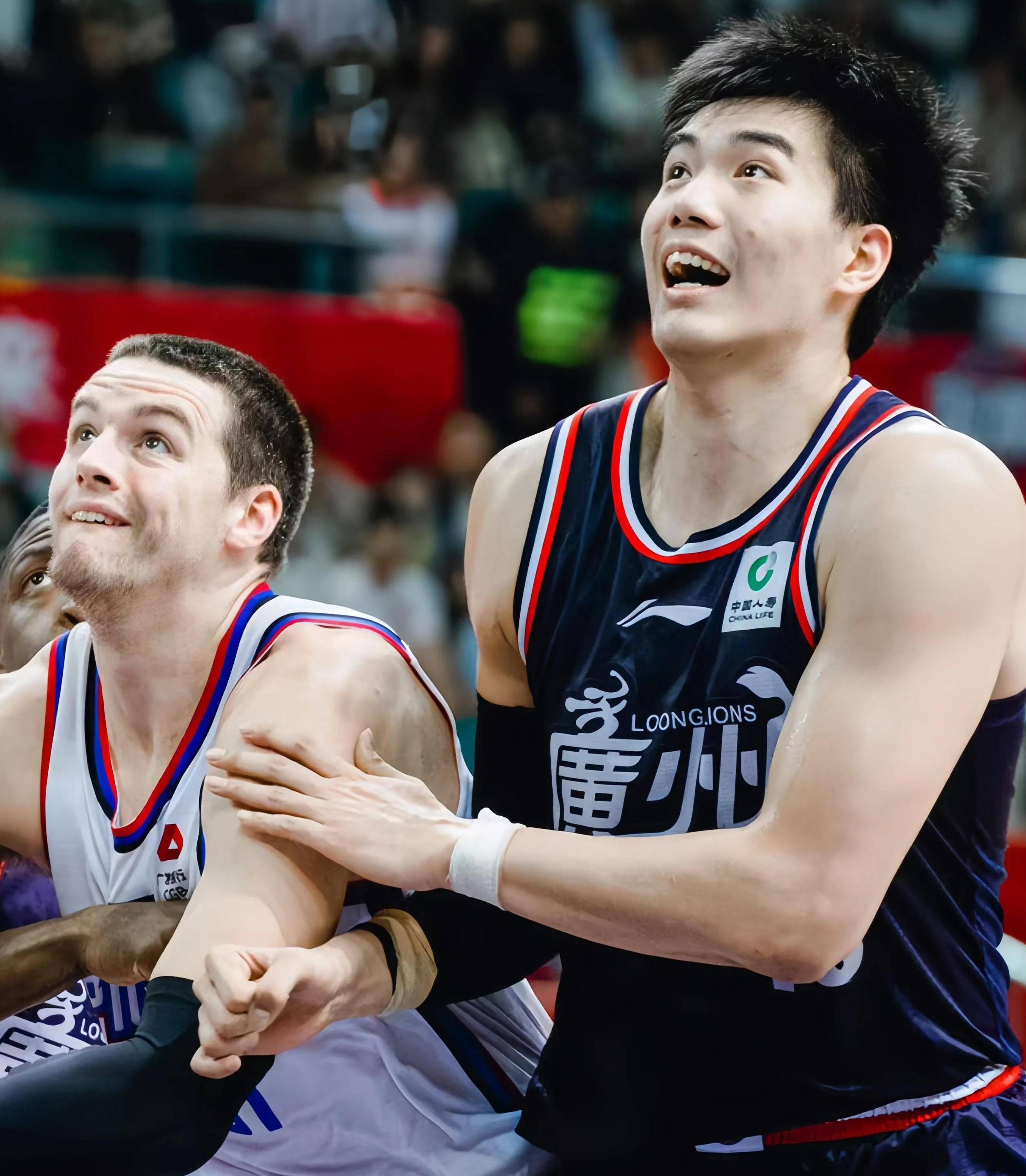 关于今晚突围战来临，拜仁慕尼黑围绕CBA季后赛调整名单，赛场秩序良好，球队文化再被提及的信息