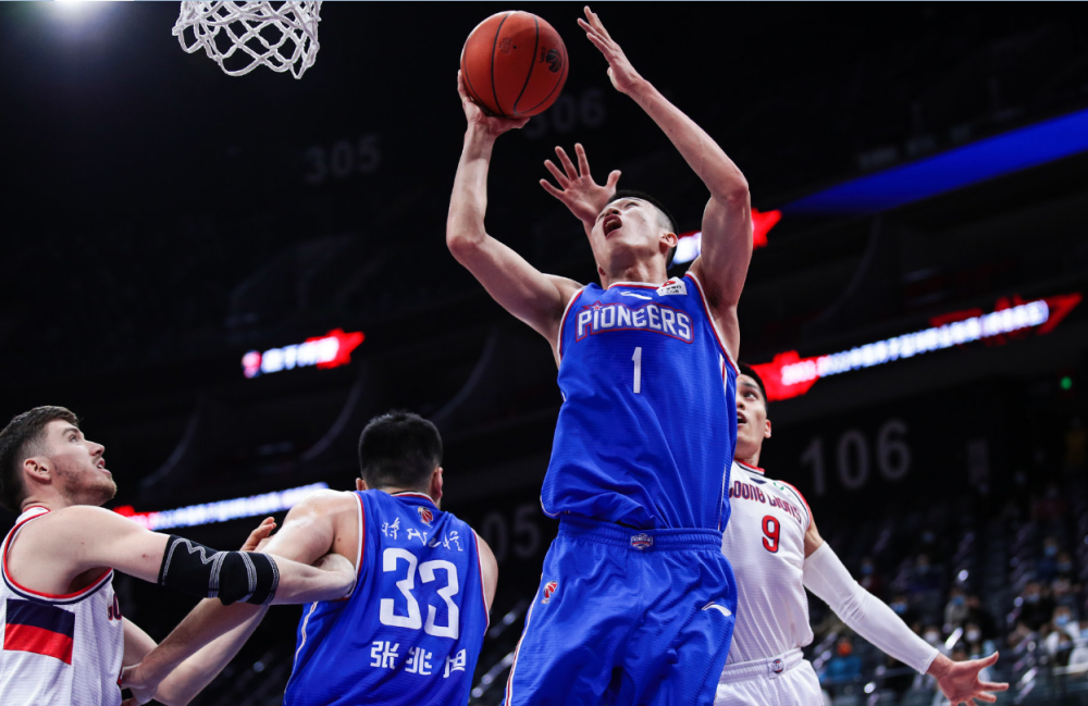 关于今晚突围战来临，拜仁慕尼黑围绕CBA季后赛调整名单，赛场秩序良好，球队文化再被提及的信息