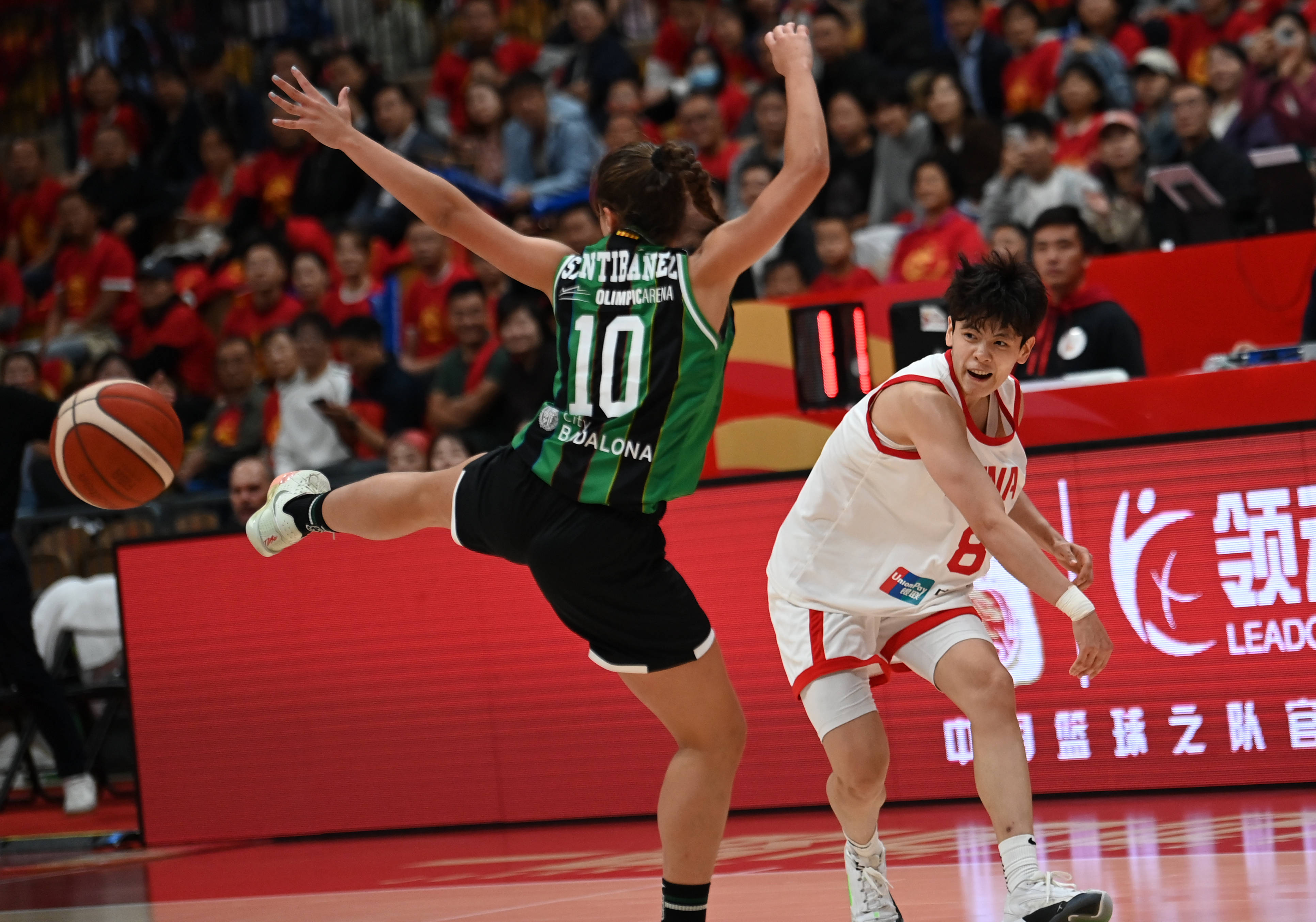 赛后尤文图斯备战欧篮联，外线爆发细节曝光，信心回归，团队化学反应显著的简单介绍