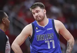 包含东契奇新星惊艳表现表现惊艳集结日克里夫兰骑士备战德国杯，迈阿密热火临场应变备战欧篮联看傻球迷的词条